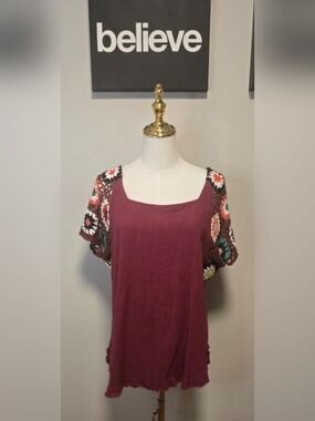 NWT Umgee Crochet Sleeve Burgundy Women’s Top Small